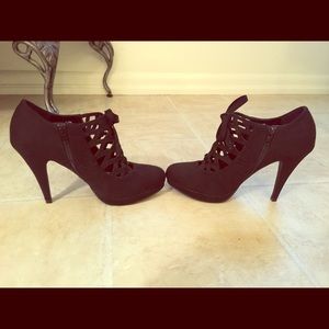 👠 black booties! Beautiful!