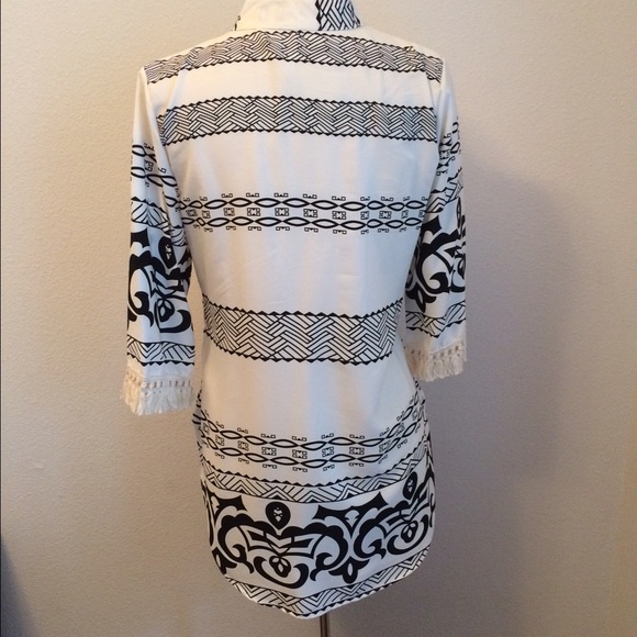 LAST ONE! B&W fringe blouse - Picture 3 of 3