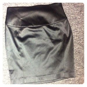 SALE ✨Express black satin gold accent skirt- NWT