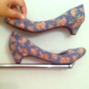 Floral 80's/90's fabric kitten heels
