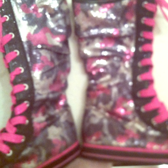 Sequinned pink camo lace up sneakers