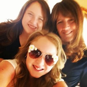 Meet your Posher, Lorie