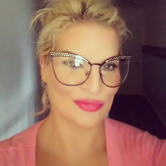 Meet your Posher, Bethani - Picture 3 of 5