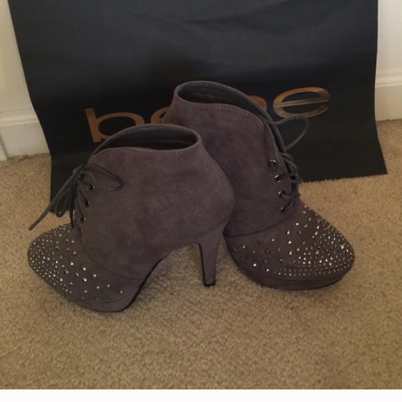 Brand new . Too small for me . 41/2 5 inch heel .