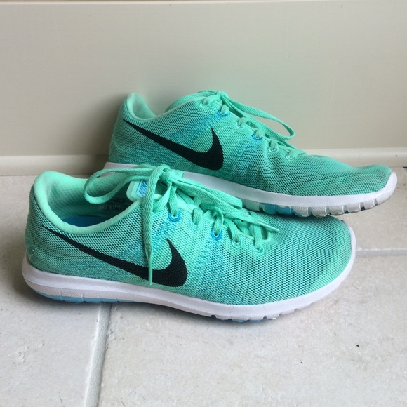 Nike Shoes - Nikes