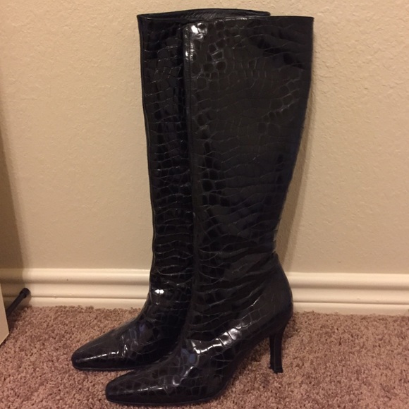 Stuart Weiztman alligator embossed leather boots