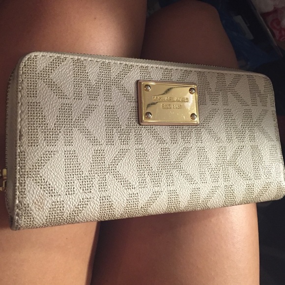 Michael kors wallet
