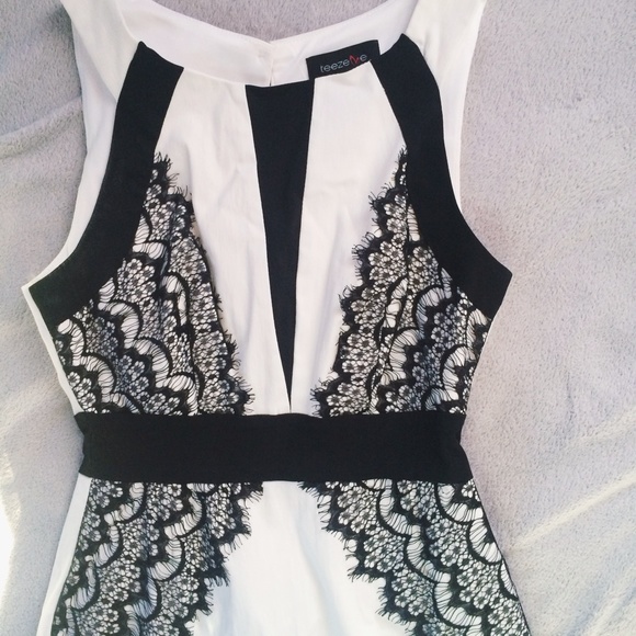 Lace Dress - Picture 3 of 4