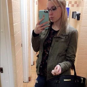 Meet your Posher, Kiya