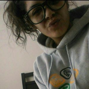 Meet your Posher, Gloria