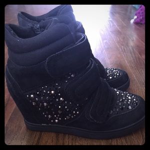 Aldo brand tennis shoes wedges