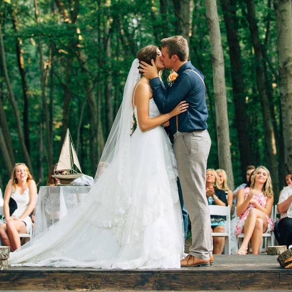 Meet your Posher, Tori - Picture 3 of 3