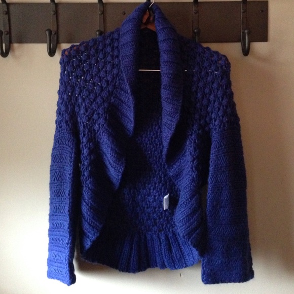 Blue sweater w/bell sleeves