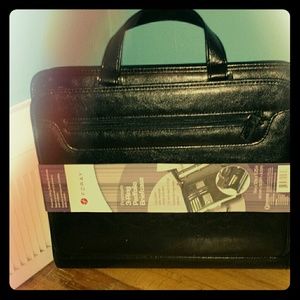 I am selling a 3-ring breifcase