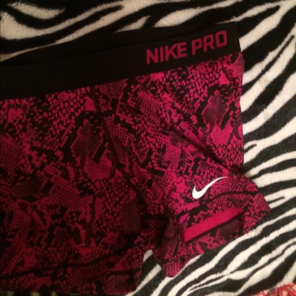 Nike Pro