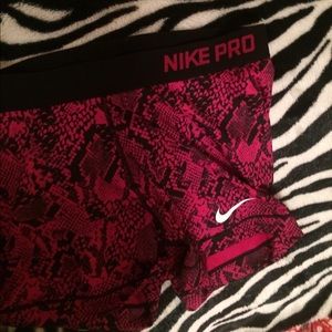 Nike Pro