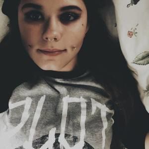 Meet your Posher, Caitlin