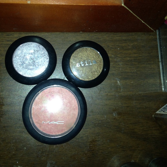 Mac Blush, and Stila eye shadow - Picture 1 of 3