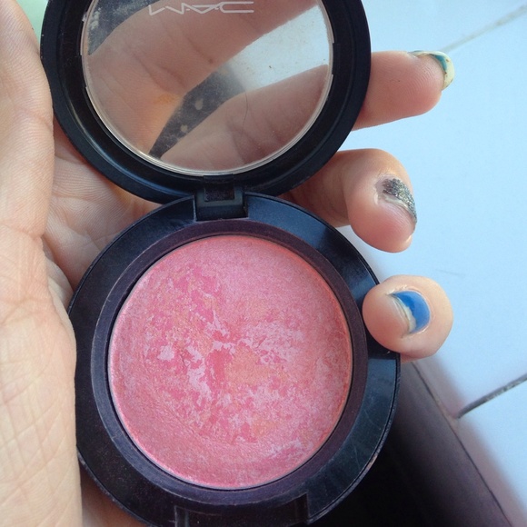 Mac Blush, and Stila eye shadow - Picture 2 of 3