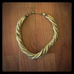Gold chunky necklace.