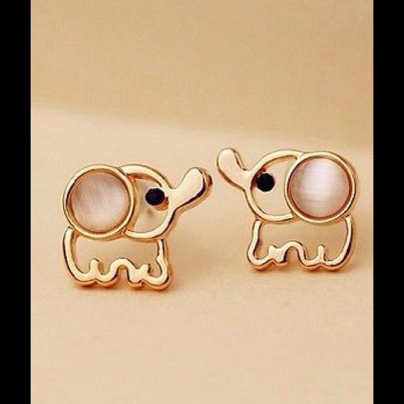 Jewelry - Adorable Elephant Earrings