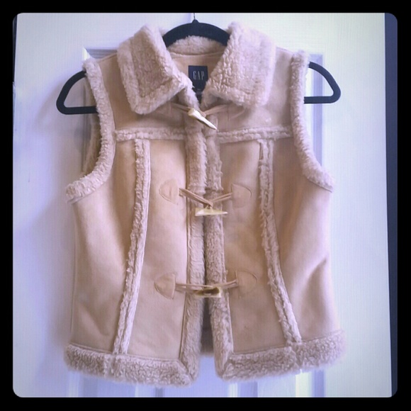 Toggle tie vest