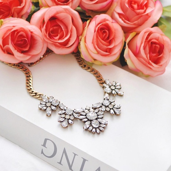 J. Crew Jewelry - Beautiful crystal necklace