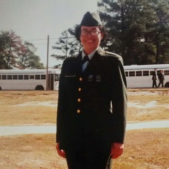 Happy Veterans Day to my fellow Veteran Poshers!