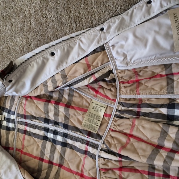 XS Burberry Brit quilted jacket! - Picture 3 of 4