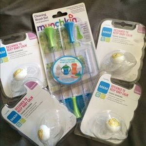 NWOT Mam orthopedic pacifiers & Munchkin Brush set
