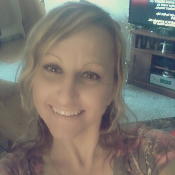 Meet your Posher, Courtney - Picture 1 of 1