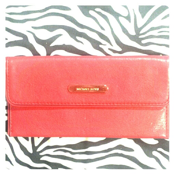 Michael Kors wallet - Picture 1 of 3