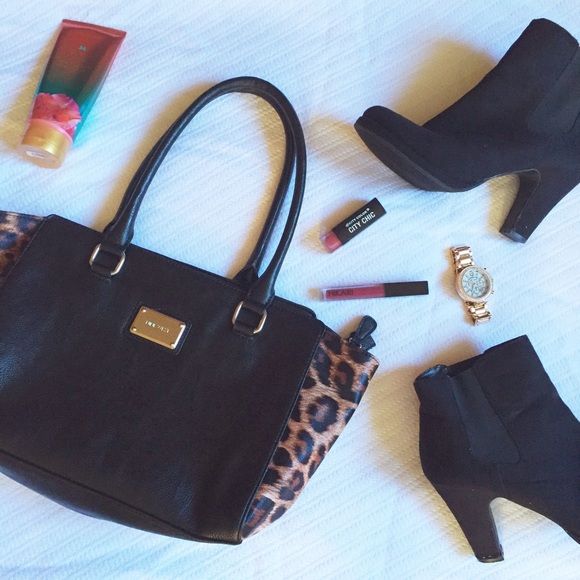 Nine West Handbags - Nine West black & leopard handbag
