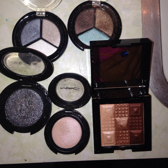 make up - Picture 2 of 4