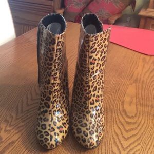 Animal print books. Patent leather.