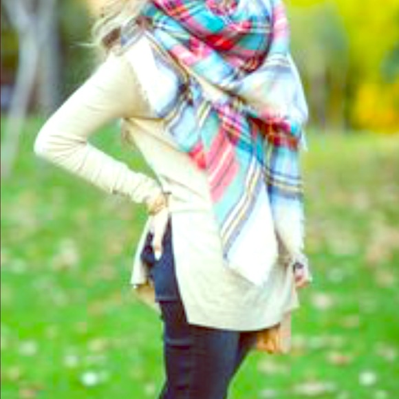 American Eagle Outfitters Accessories - American eagle blanket scarf