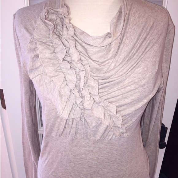CAbi Tops - CAbi ruffle detail tee in heathered cream SALE! CAbi Tops - CAbi ruffle detail tee in heathered cream SALE!