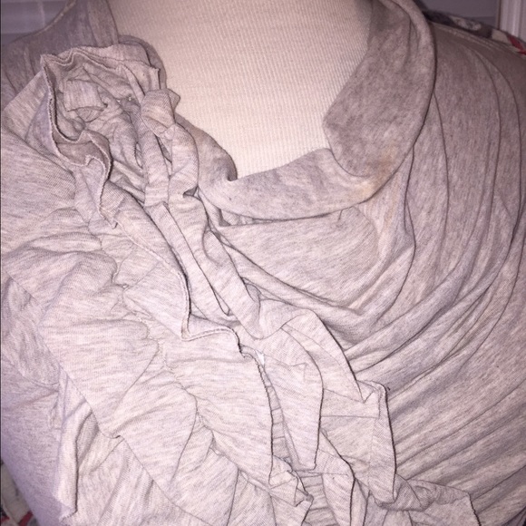CAbi Tops - CAbi ruffle detail tee in heathered cream SALE! CAbi Tops - CAbi ruffle detail tee in heathered cream SALE!