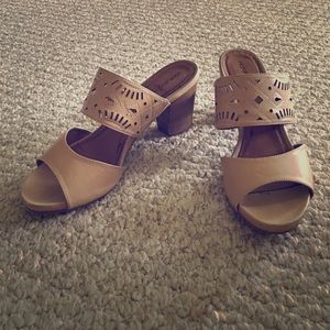 Nude small thick heel