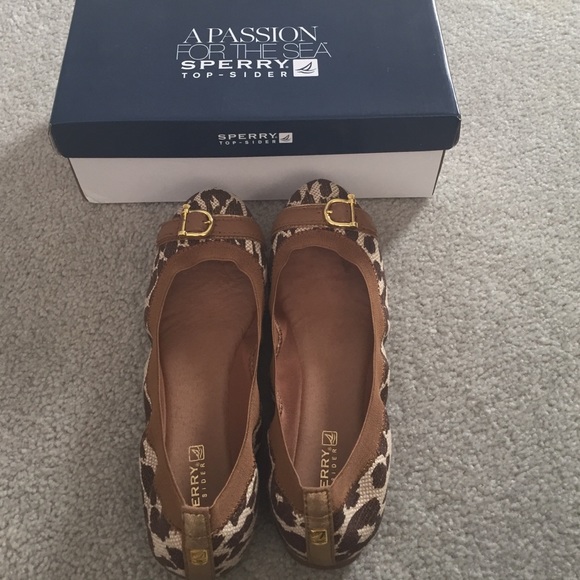 Sperry Hilary Brown sparkle leopard print flats.
