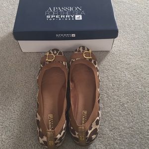 Sperry Hilary Brown sparkle leopard print flats.
