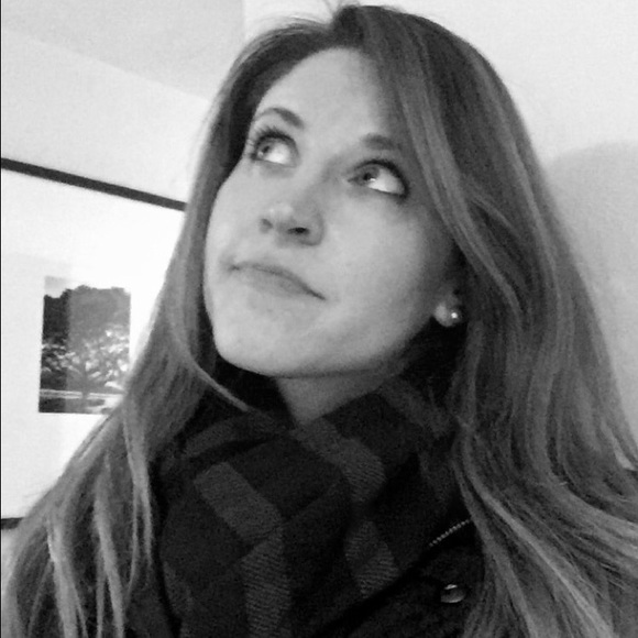 Meet your Posher, Lisa - Picture 2 of 3