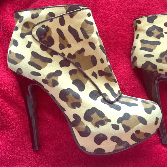 Heel booties