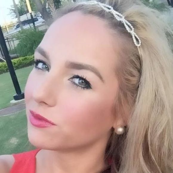 Meet your Posher, Lauren - Picture 1 of 1