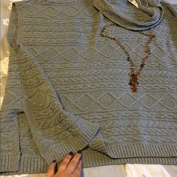 Favorite gray sweater 🍁 - Picture 4 of 4