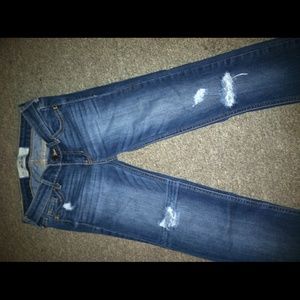 CLOSET SALE ❗️Hollister Dark Wash ripped jeans