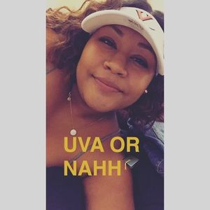 Meet your Posher, Mia