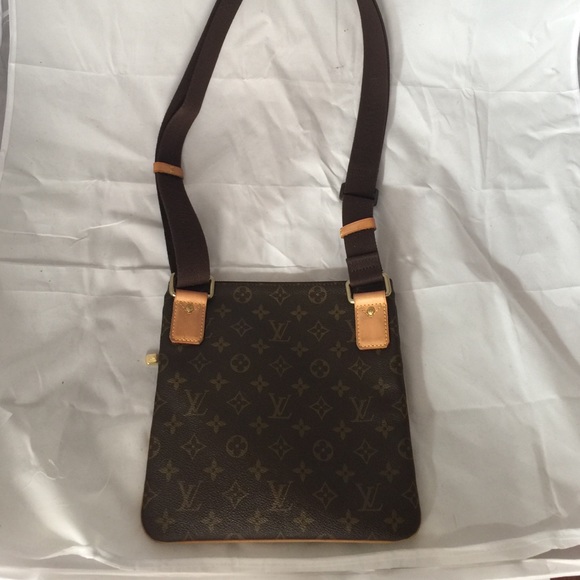 Louis Vuitton cross body handbag - Picture 2 of 4