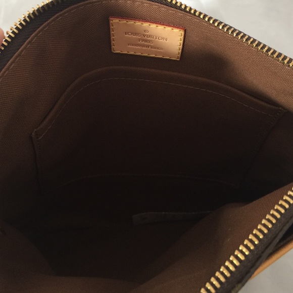 Louis Vuitton cross body handbag - Picture 3 of 4