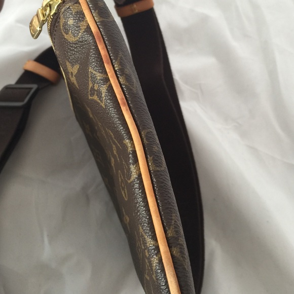 Louis Vuitton cross body handbag - Picture 4 of 4